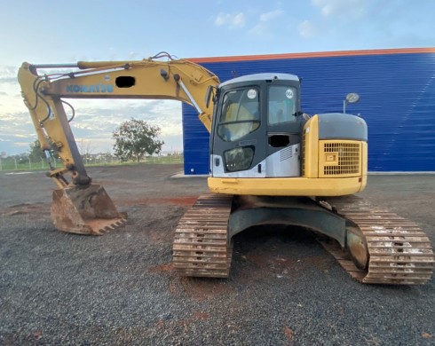 ESCAVADEIRA KOMATSU PC228