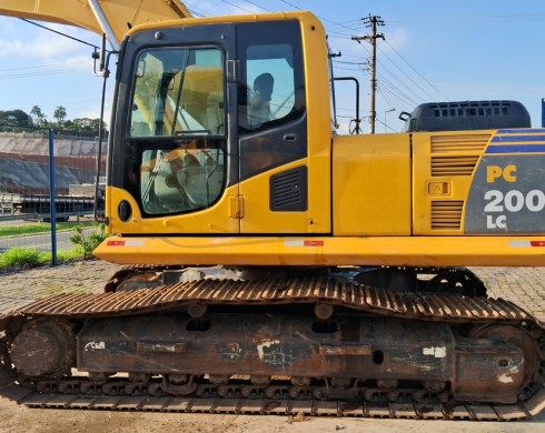 ESCAVADEIRA KOMATSU PC200LC ANO 2010