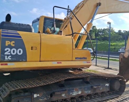 ESCAVADEIRA KOMATSU PC200LC ANO 2010