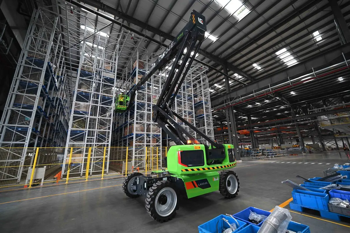 liugong-produtos-plataformas-elevatoria-movel-de-trabalho-tipo-articulada-LA20JE-01